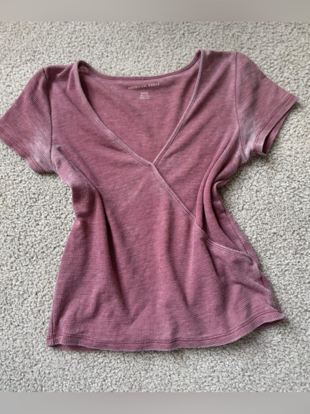 American Eagle Outfitters washed out Mauve Ribbed V-Neck Short Sleeve Top y2k